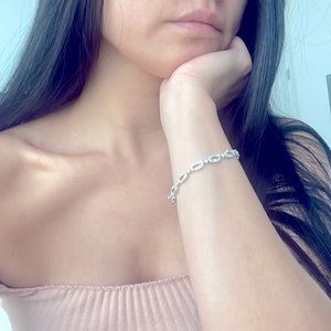 Crystal silver clasp bracelet